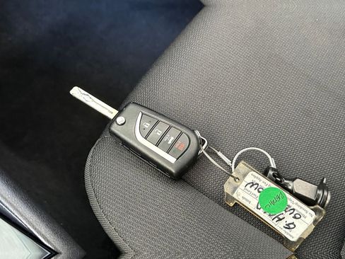 Used 2025 Toyota Corolla LE image 21