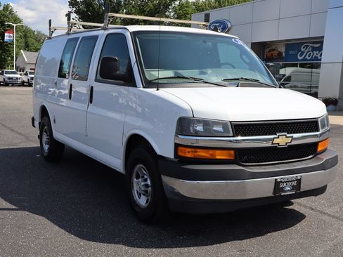 Used 2021 Chevrolet Express 2500 w/ Driver Convenience Package RWD image 2