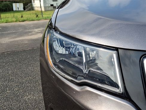 Used 2021 Jeep Compass Latitude w/ Driver Assistance Group image 9