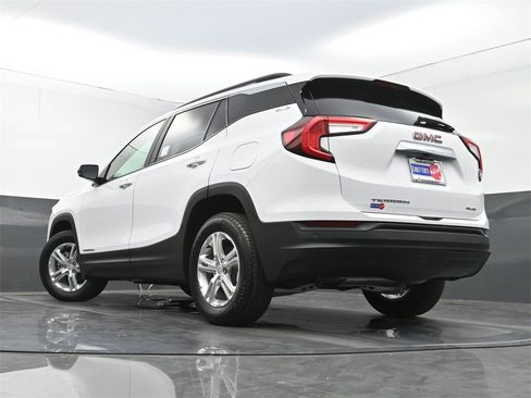 Used 2023 GMC Terrain SLE w/ Driver Convenience Package image 26