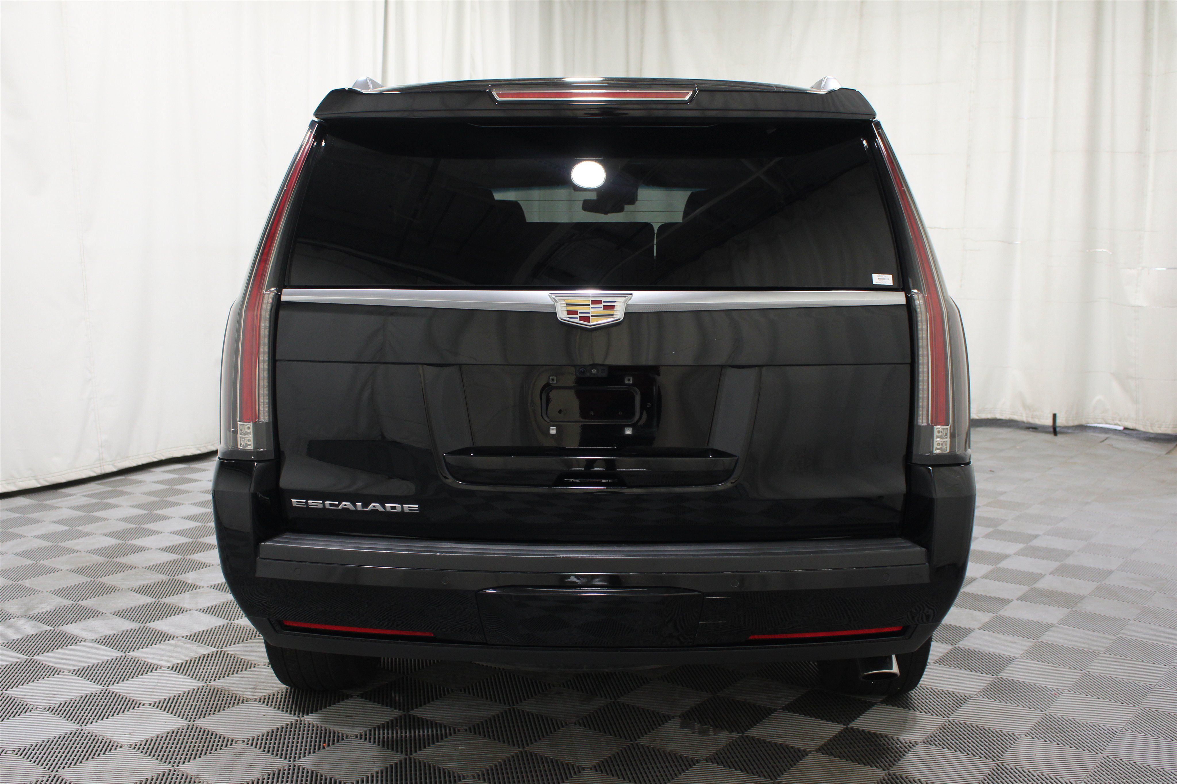 Used 2018 Cadillac Escalade Luxury AWD/4WD image 32