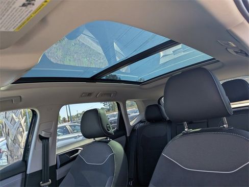 Certified 2024 Volkswagen Taos SE image 21