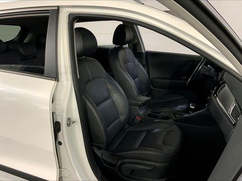 Used 2018 Kia Niro Touring FWD image 7