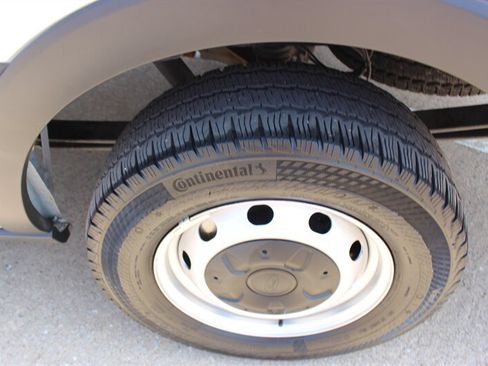 Used 2024 Ford Transit 250 148 Medium Roof RWD image 31