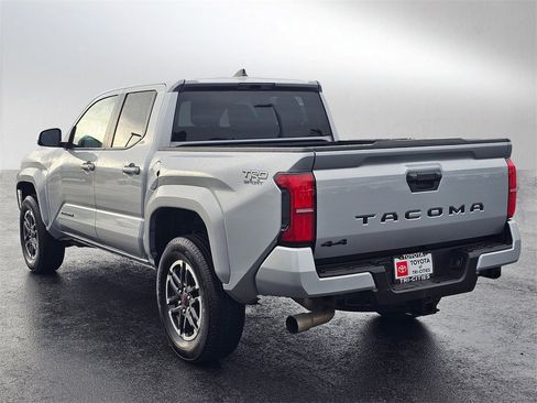 Used 2025 Toyota Tacoma TRD Sport image 3