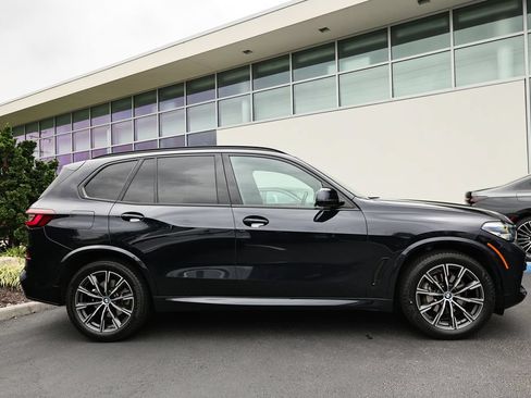 Used 2023 BMW X5 xDrive40i w/ M Sport Package AWD/4WD image 4