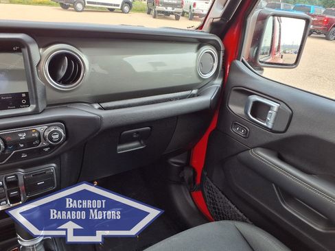 Used 2022 Jeep Gladiator Overland w/ Cold Weather Group image 26