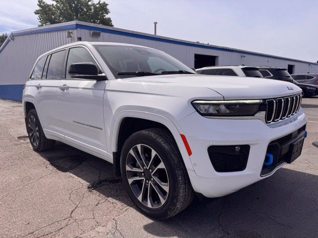 Used 2023 Jeep Grand Cherokee Overland w/ Luxury Tech Group IV AWD/4WD image 8