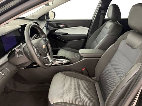 Certified 2025 Chevrolet Trax LT w/ Driver Confidence Package FWD image 12