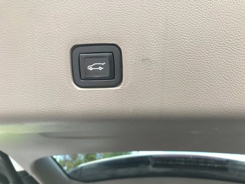 Used 2020 Chevrolet Traverse LT w/ LT Premium Package image 40