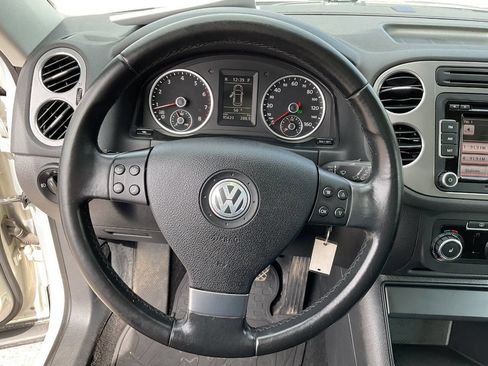 Used 2010 Volkswagen Tiguan S image 17