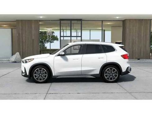 Certified 2025 BMW X1 xDrive28i w/ Convenience Package AWD/4WD image 4