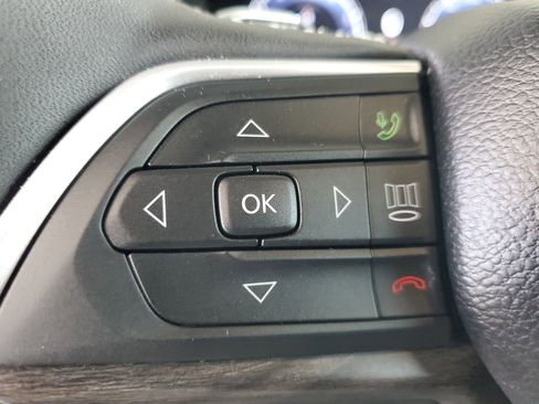 Used 2024 Jeep Grand Cherokee L Limited w/ Luxury Tech Group II image 23