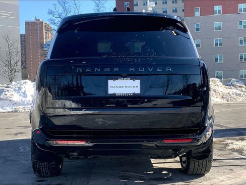 New 2026 Land Rover Range Rover SE image 4