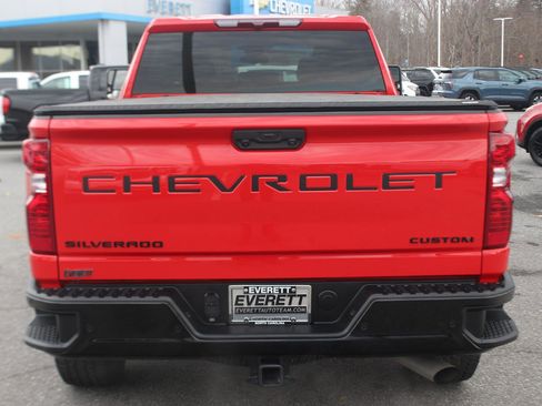 Used 2025 Chevrolet Silverado 2500 Custom w/ Custom Value Package image 6