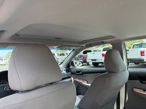 Used 2012 Toyota Camry XLE FWD image 12