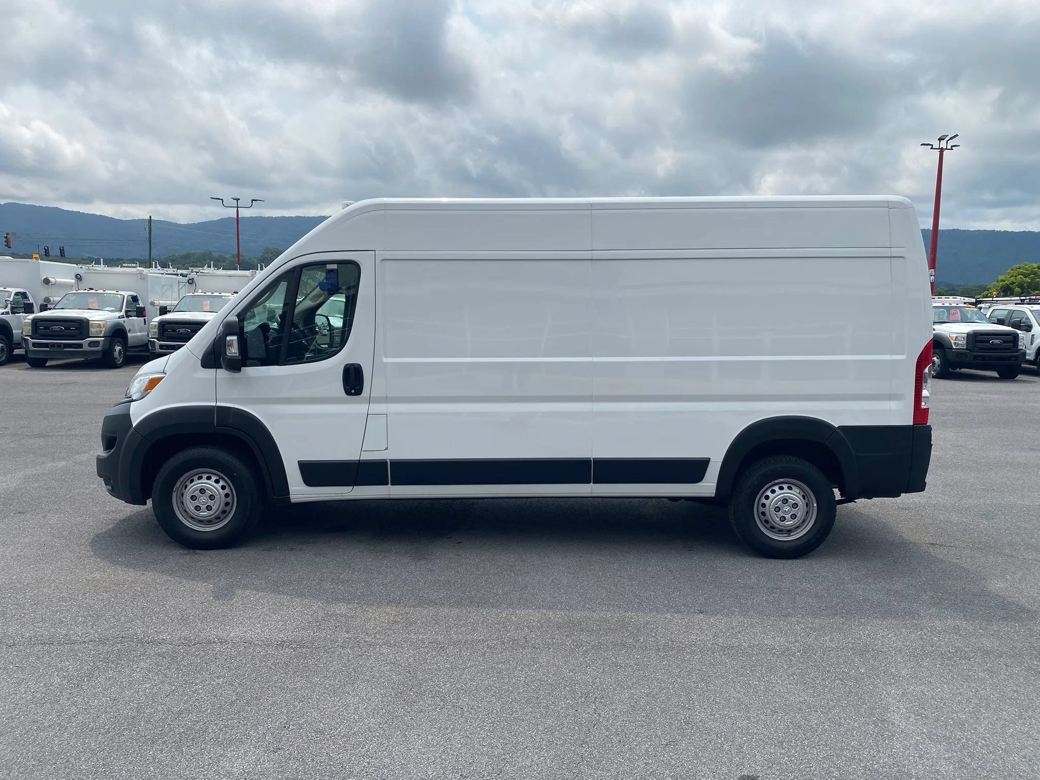 Used 2025 RAM ProMaster 2500 w/ Convenience Group FWD image 5