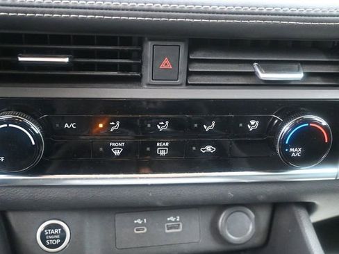 Used 2023 Nissan Rogue S image 12