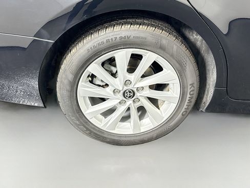 Used 2021 Toyota Camry LE image 32