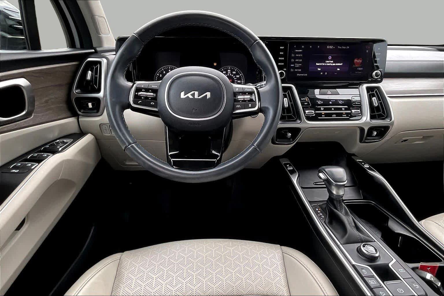Used 2023 Kia Sorento EX w/ Panoramic Sunroof Package FWD image 6