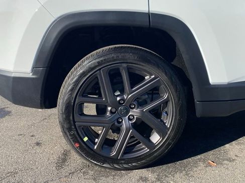 New 2026 Jeep Compass Latitude w/ Sun and Sound Group image 19