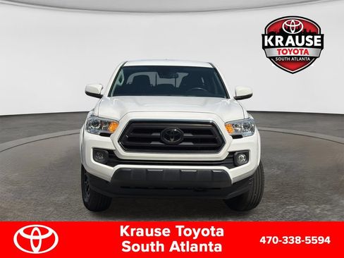Used 2022 Toyota Tacoma SR5 w/ Technology Package RWD image 2