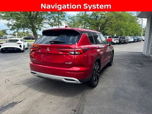 Used 2024 Mitsubishi Outlander 4WD Plug-In Hybrid image 2