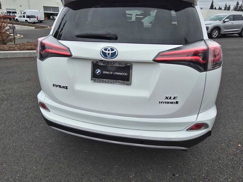 Used 2018 Toyota RAV4 XLE image 15