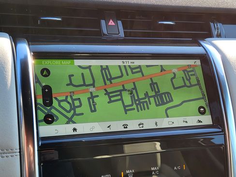 Used 2020 Land Rover Discovery Sport SE image 22