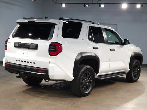 Certified 2025 Toyota 4Runner SR5 AWD/4WD image 7