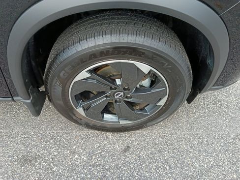 Used 2025 Nissan Rogue SV w/ SV Premium Package FWD image 25