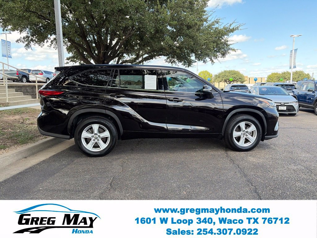 Used 2021 Toyota Highlander LE FWD image 9