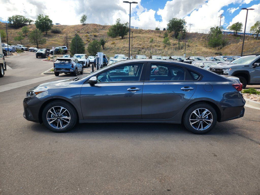 Used 2024 Kia Forte LXS FWD image 4