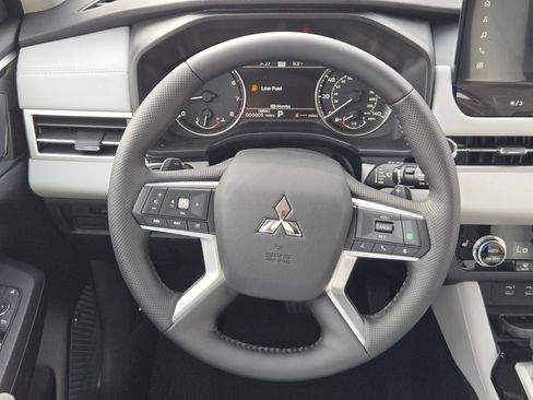 New 2026 Mitsubishi Outlander SE FWD image 18