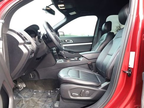 Used 2017 Ford Explorer XLT w/ Equipment Group 202A image 11