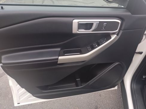 Used 2022 Ford Explorer XLT w/ Class IV Trailer Tow Package image 10