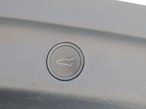 Used 2024 Tesla Model Y Long Range RWD image 9