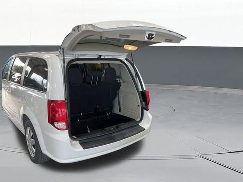 Used 2018 Dodge Grand Caravan SE image 5