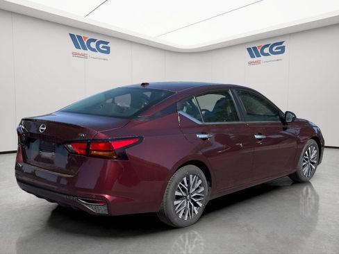 Used 2024 Nissan Altima 2.5 SV FWD image 4