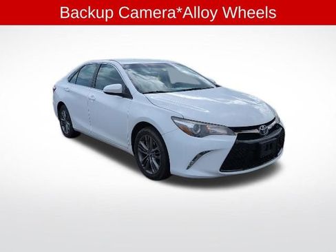 Used 2017 Toyota Camry SE FWD image 3