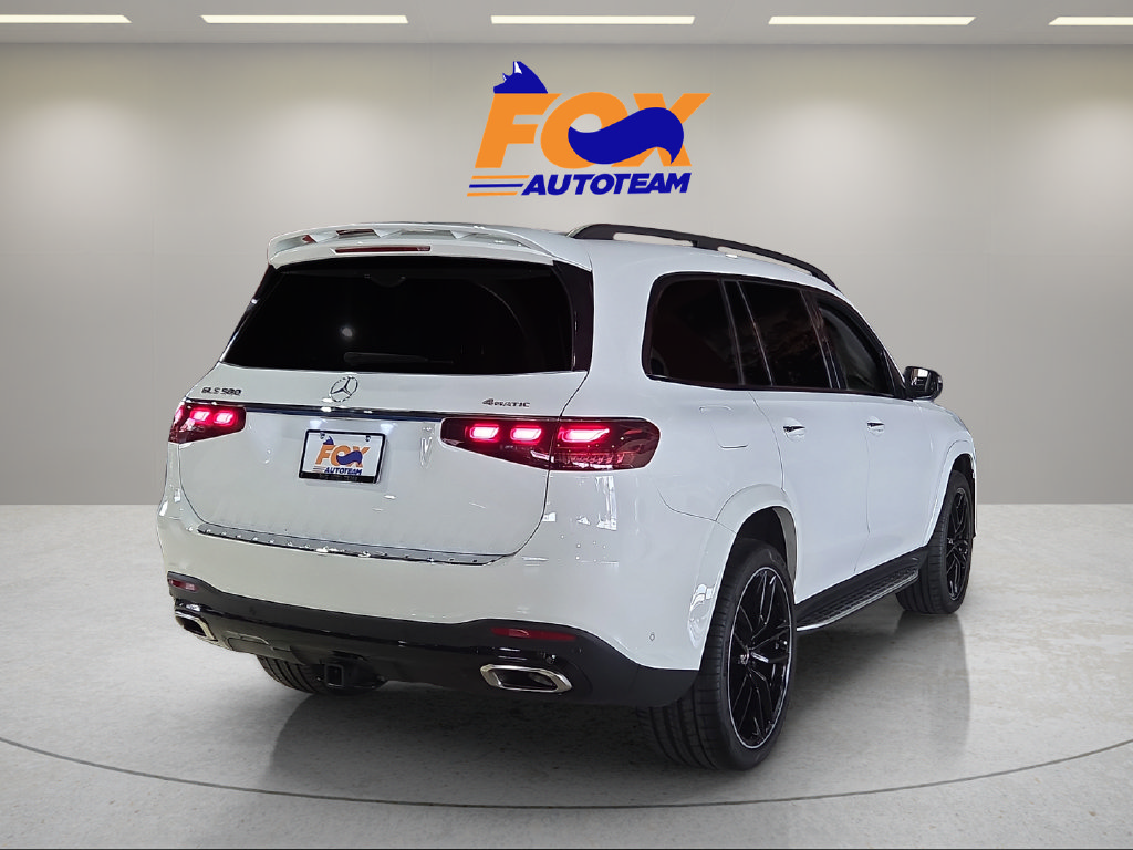 Used 2024 Mercedes-Benz GLS 580 4MATIC image 4