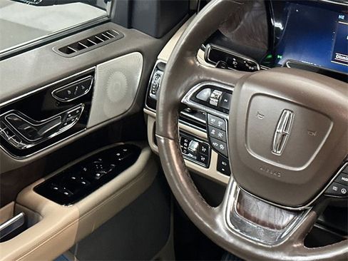 Used 2022 Lincoln Navigator Reserve image 25