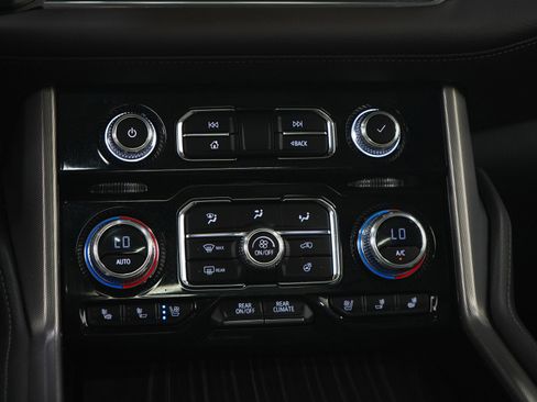 Used 2023 GMC Yukon Denali w/ Advanced Technology Package AWD/4WD image 23
