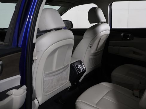 Used 2023 Kia Sorento EX w/ Panoramic Sunroof Package FWD image 31