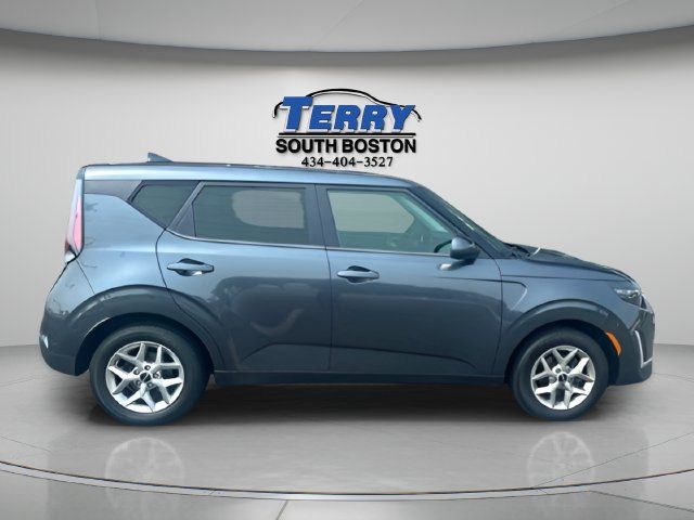 Used 2024 Kia Soul LX w/ Option Group 015 FWD image 1