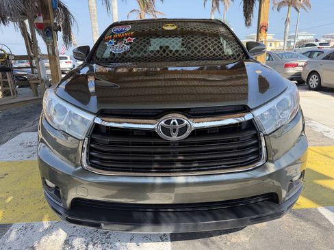 Used 2015 Toyota Highlander Plus FWD image 2
