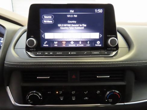 Used 2023 Nissan Rogue S image 23