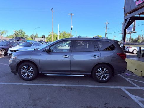 Used 2019 Nissan Pathfinder SV w/ Cargo Package FWD image 8