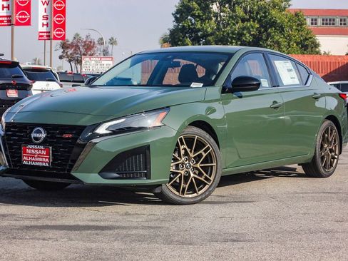 New 2025 Nissan Altima 2.5 SR image 2