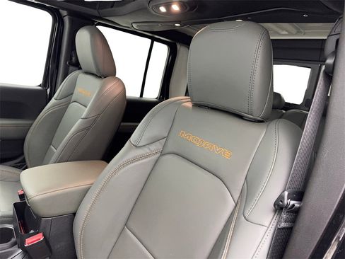 Used 2025 Jeep Gladiator Mojave w/ Safety Group image 27